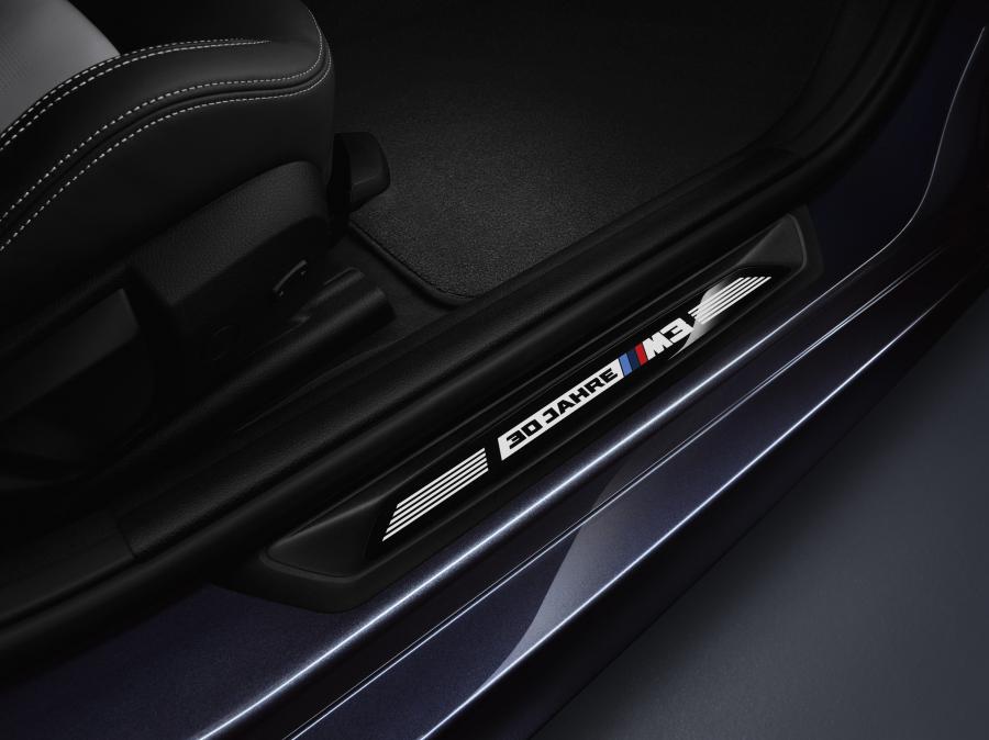 Логотип BMW M3 30 Jahre Edition 2016 года  (фото 6 из 8)